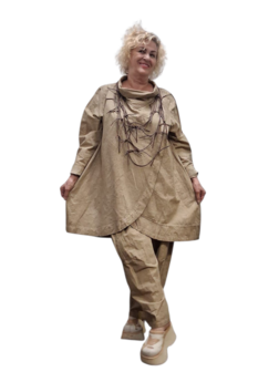 Tuniek zand stonewashed met ruime kolkraag