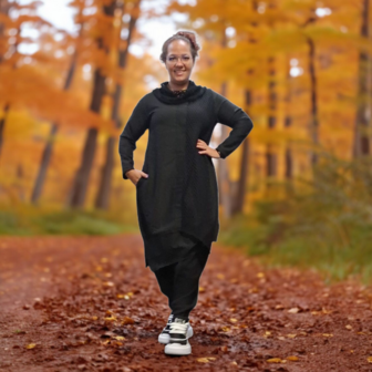 Jurk zwart met netlaag en kraag-asymmetrische zoom 