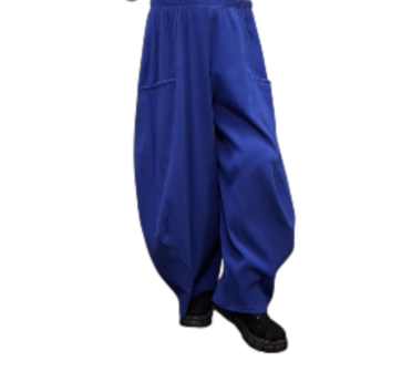 Broek Rinna blauw, in ballonvorm gemaakt van stretcher rib kwaliteit