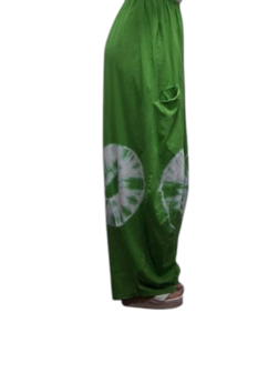 Ruime broek limegroen met batikprint