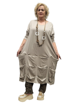 Jurk-taupe-met ophaaltjes