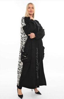 Aparte lange jas/vest zwart met letterprint