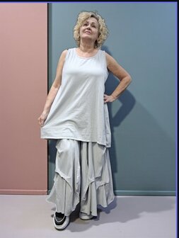  Topje mouwloos licht grijs