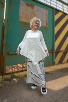 Shirt-grijs-A-lijn- stippenpatroon