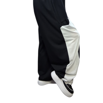 Ruime broek zwart wit