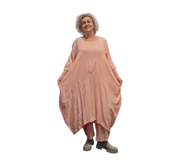 Jurk abrikoos met steekzakken op voorpand 100% katoen 