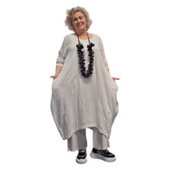 Jurk wit met steekzakken op voorpand 100% katoen 