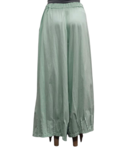 Ruime broek mintgroen met rondom ingestikte naden in zoom