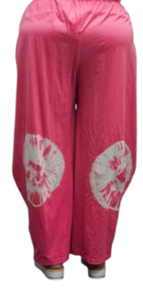 Ruime broek roze met batikprint