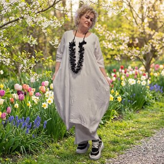 Jurk wit met steekzakken op voorpand 100% katoen 