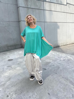 Basic-shirt-A-lijn-mintgroen met deelnaden