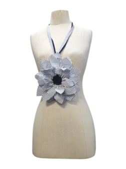 Handgemaakte ketting blauw streep met bloem