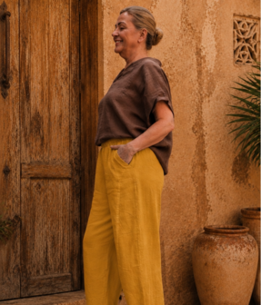 Broek mosterd met  rekbare tailleband 100% linnen