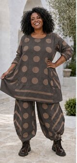 Tijdloze-tuniek,-Bruin-met-unieke-Printdetails