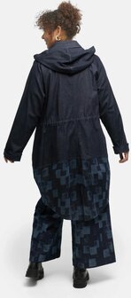 Nila Denim Jas &ndash; Stoer, Stijlvol &amp; Bijzonder&ndash; donker denim, capuchon