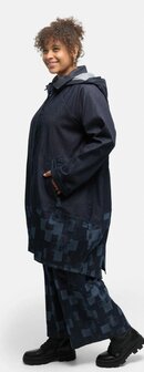 Nila Denim Jas &ndash; Stoer, Stijlvol &amp; Bijzonder&ndash; donker denim, capuchon