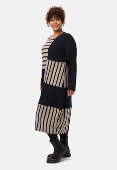 Jurk 'Sienna' - gestreepte look, elegant en chic beige