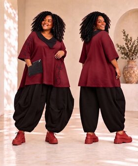 Stijlvolle Tuniek Rood met Zwarte Contrastdetails &amp; "Beautiful" Print