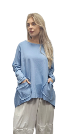 Sweater-ruimvallend-blauw met rafels