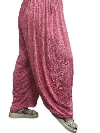 Broek fuchsia gecrashte stof 