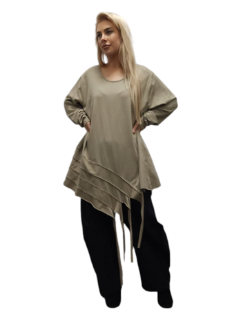 Sweater zand asymmetrisch met slierten