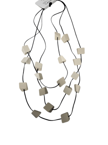 Fantasie ketting offwhite in de vorm van blokjes