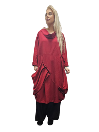 Tuniek- jurk-rood-met-leuke-details