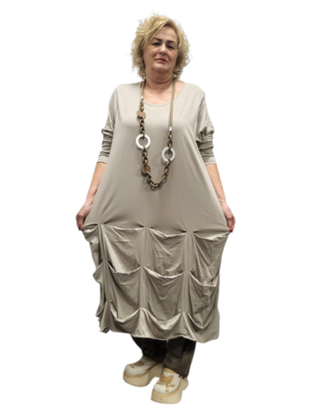 Jurk-taupe-met ophaaltjes