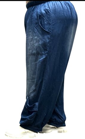 Denimbroek met leuke zakken-donker blauw stone washed