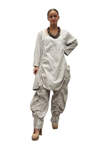 Tuniek zand met ophaaltjes