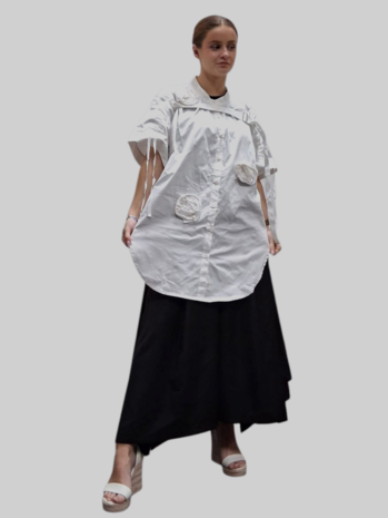 Blouse-wit-met opgestikte bloemen