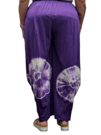 Ruime broek paars met batikprint