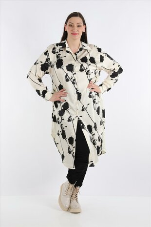 Zomerblouse in ronde vorm gemaakt van gladde satijnkwaliteit