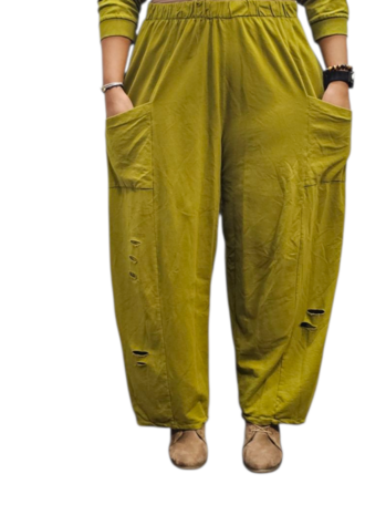 Wijde broek groen met leuke inknipsels 100% cotton
