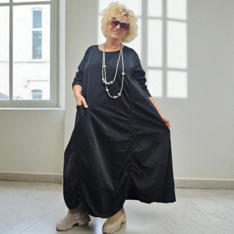 Leuke jurk met leuke details zwart corduroy