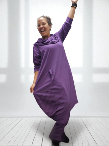 jurk purple met inknipsels en aparte kol