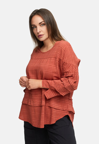 Soepel vallende vrouwelijk Ibiza shirt terra