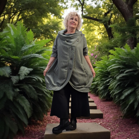 Tussen ballonjas groen met watervalhals