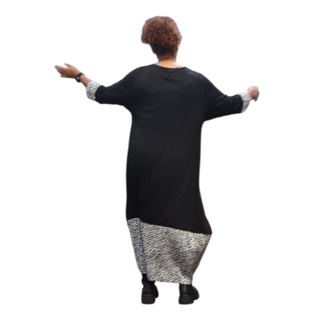 Soepel vallende jurk  lang vest in ballonvorm zwart /wit