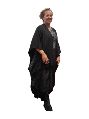 Cape / omslagdoek zwart met ruches rand