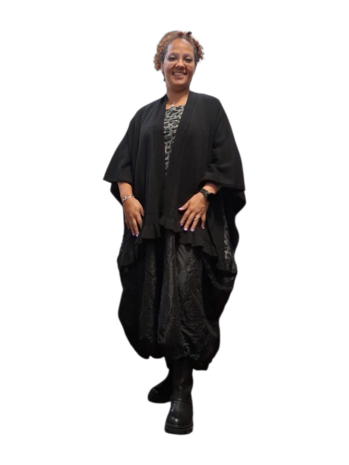 Cape / omslagdoek zwart met ruches rand