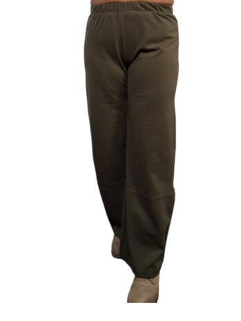 Basic broek groen in rechte vorm 