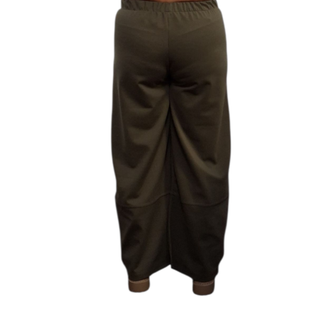 Basic broek groen in rechte vorm 