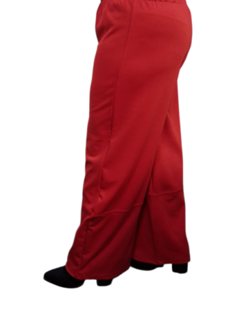 Basic broek rood in rechte vorm 