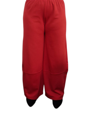 Basic broek rood in rechte vorm 