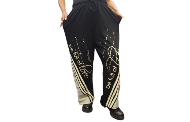 Tweedelig set zwart met beige print en details
