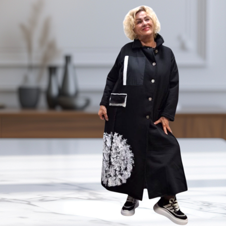 Warme mantel zwart met print