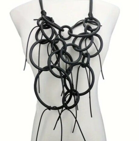 Rubberen ketting zwart met ronden details