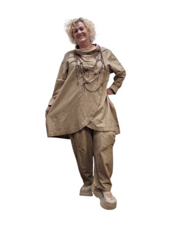 Tuniek zand stonewashed met ruime kolkraag