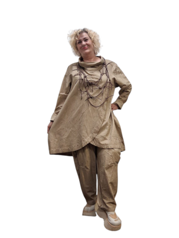 Tuniek zand stonewashed met ruime kolkraag